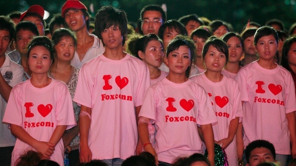 http://images.tweaktown.com/news/2/6/26098_1_foxconn_workers_making_the_iphone_5_strike_after_fights_and_raised_quality_control_standards_full.jpg