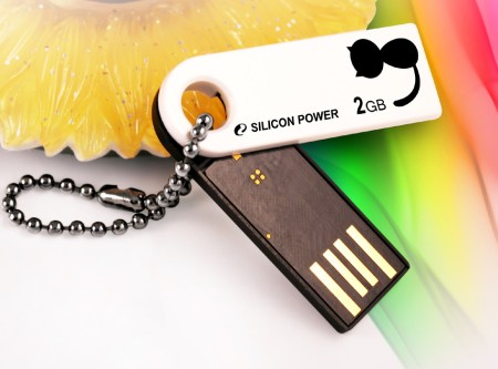 SILICON POWER Touch 820 Swivel-Guard USB Drive